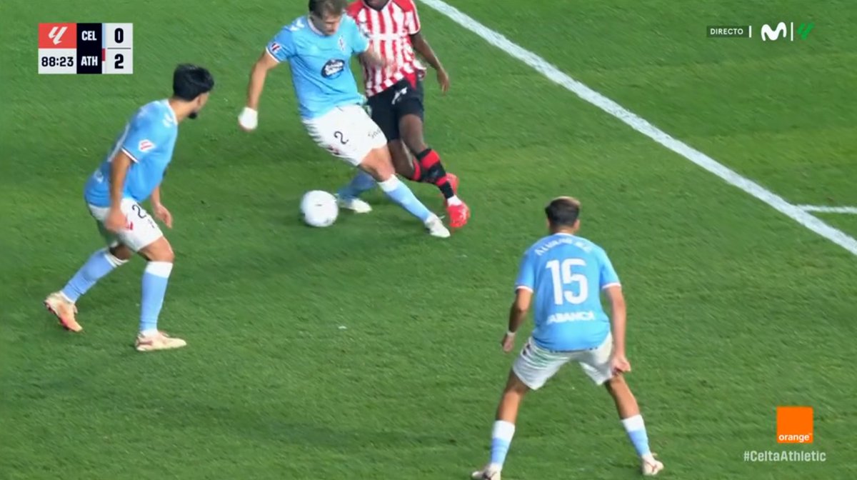 ArchivoVAR's tweet photo. 🖥️💥 El VAR se marchó antes de tiempo del Celta de Vigo - Athletic Club.

👉🏻Nico Williams recorta a Starfelt y el defensor, primero impacta en la rodilla del delantero, y luego le trastabilla.

❌ 𝗘𝗦 𝗣𝗘𝗡𝗔𝗟𝗧𝗜.

▪️ Busquets Ferrer no apreció nada punible y el VAR pasó. https://t.co/4qihhOVhf7