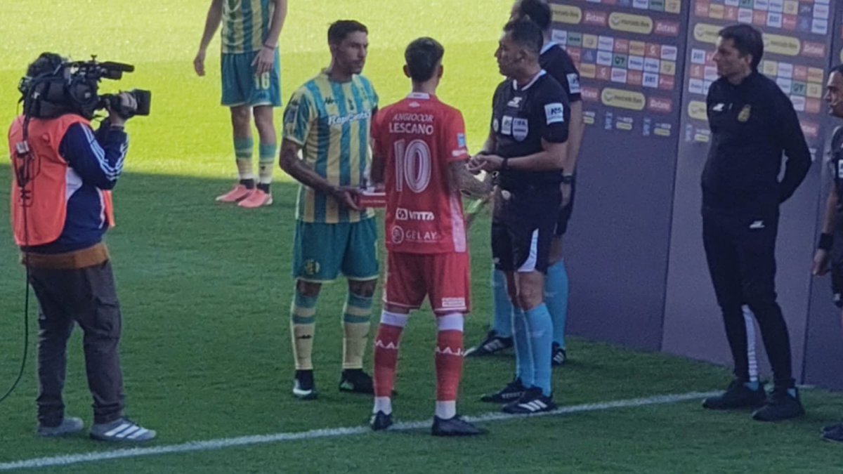 diecastro83's tweet photo. ¡¡ Buenas Noches !! 🇦🇹

🥅 ⚽️ 🏃 Palpita la previa del encuentro con Locos X Argentinos desde la cancha... !!!!

🏆 Torneo Clausura Mercado Libre 2026  🏆

#aaaj https://t.co/pZZ7zVvPrN