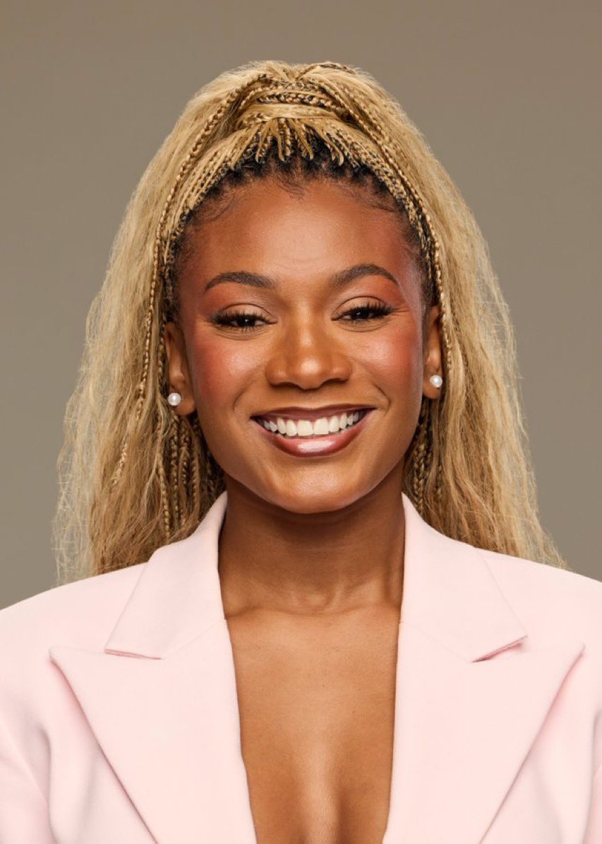 laurkatsz's tweet photo. thank god ashley lost that blockbuster #noshade https://t.co/cy17CsIhAp