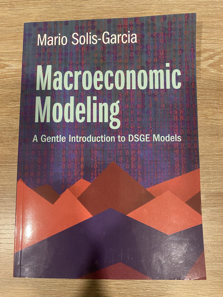achavito's tweet photo. Me acaba de llegar @CambUP_Econ para el curso de Macroeconomía 3 del programa de economía en la Escuela Colombiana de Ingeniería, en donde se hace una introducción a modelos DSGE a nivel pregrado!!!! https://t.co/NRYgJdVYBg