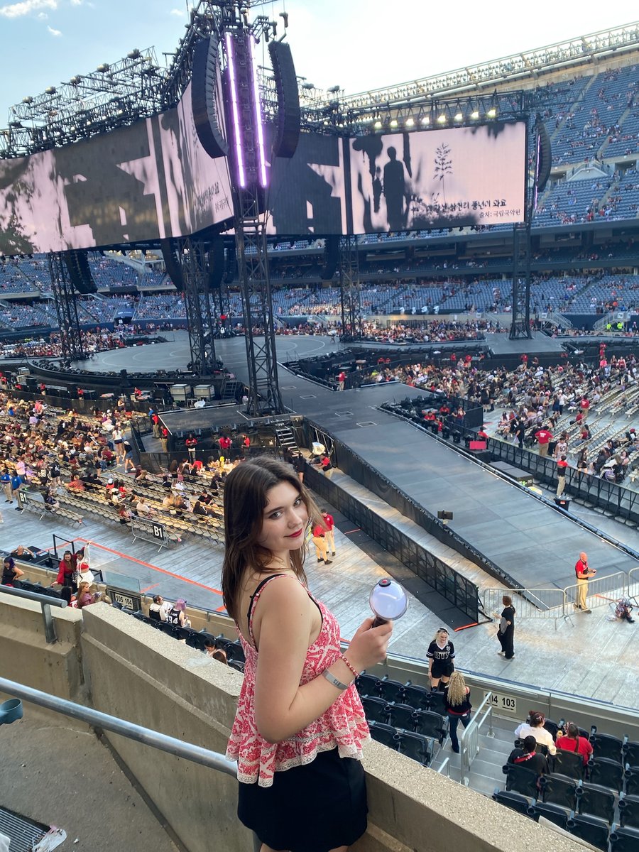 moonlight_agd's tweet photo. omw home and finally starting to go through my concert pics/videos so here’s a few of meee hehe 🤭 https://t.co/eJ0n4sfjbl