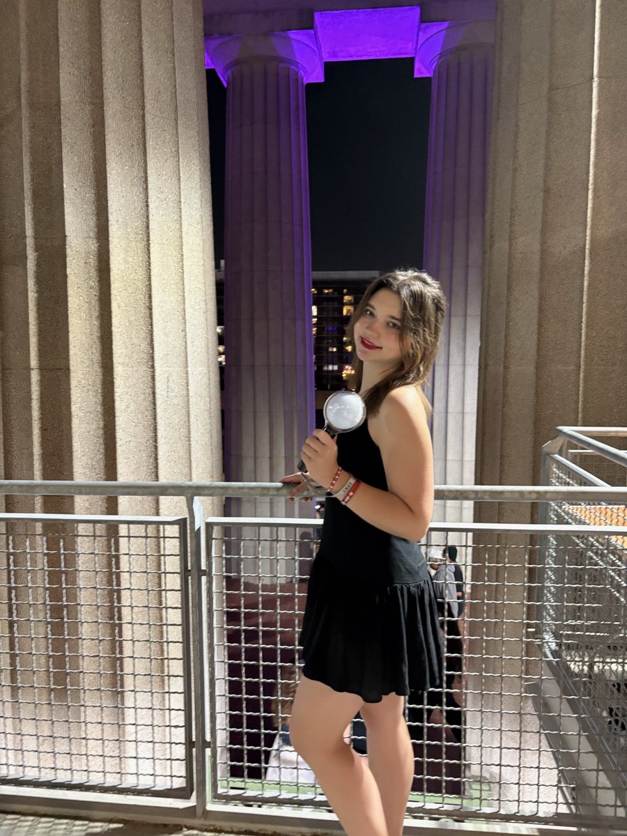 moonlight_agd's tweet photo. omw home and finally starting to go through my concert pics/videos so here’s a few of meee hehe 🤭 https://t.co/eJ0n4sfjbl