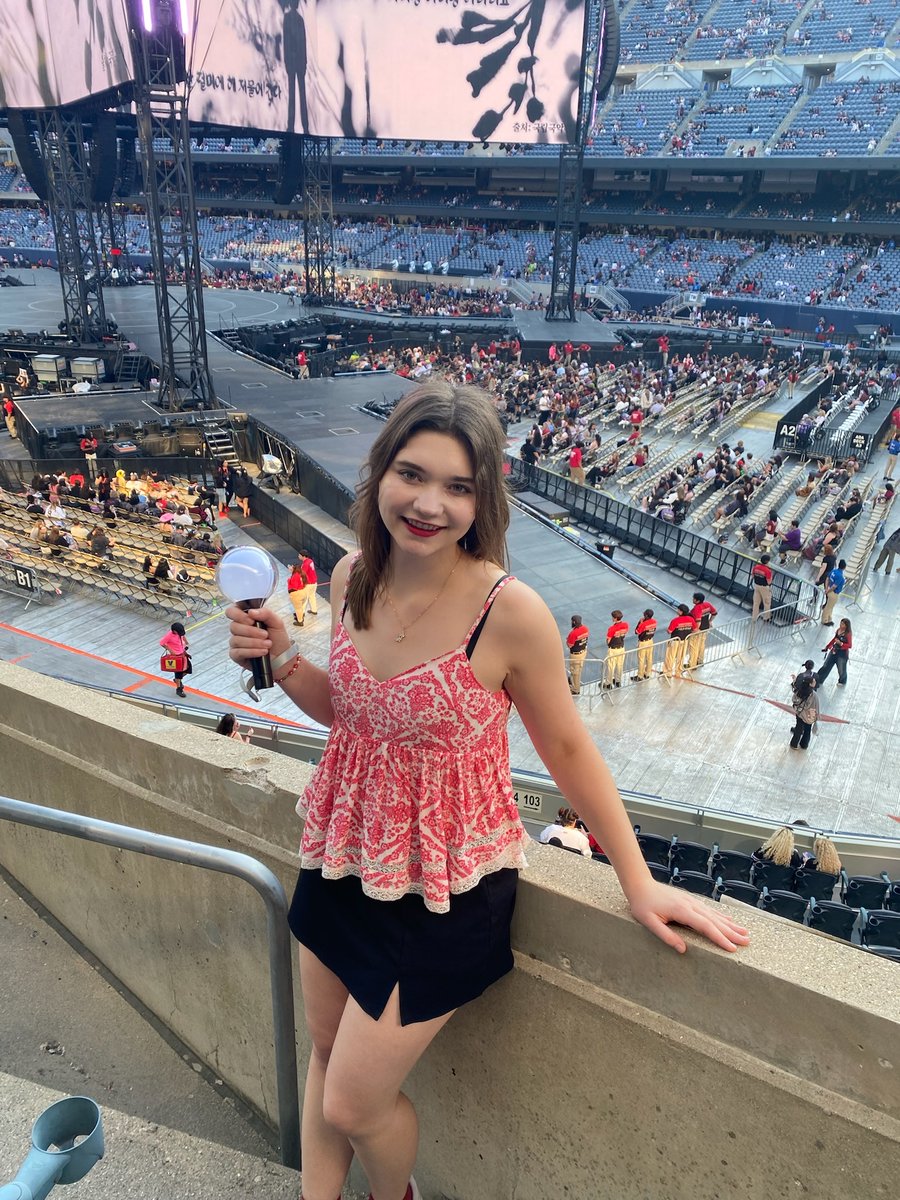 moonlight_agd's tweet photo. omw home and finally starting to go through my concert pics/videos so here’s a few of meee hehe 🤭 https://t.co/eJ0n4sfjbl