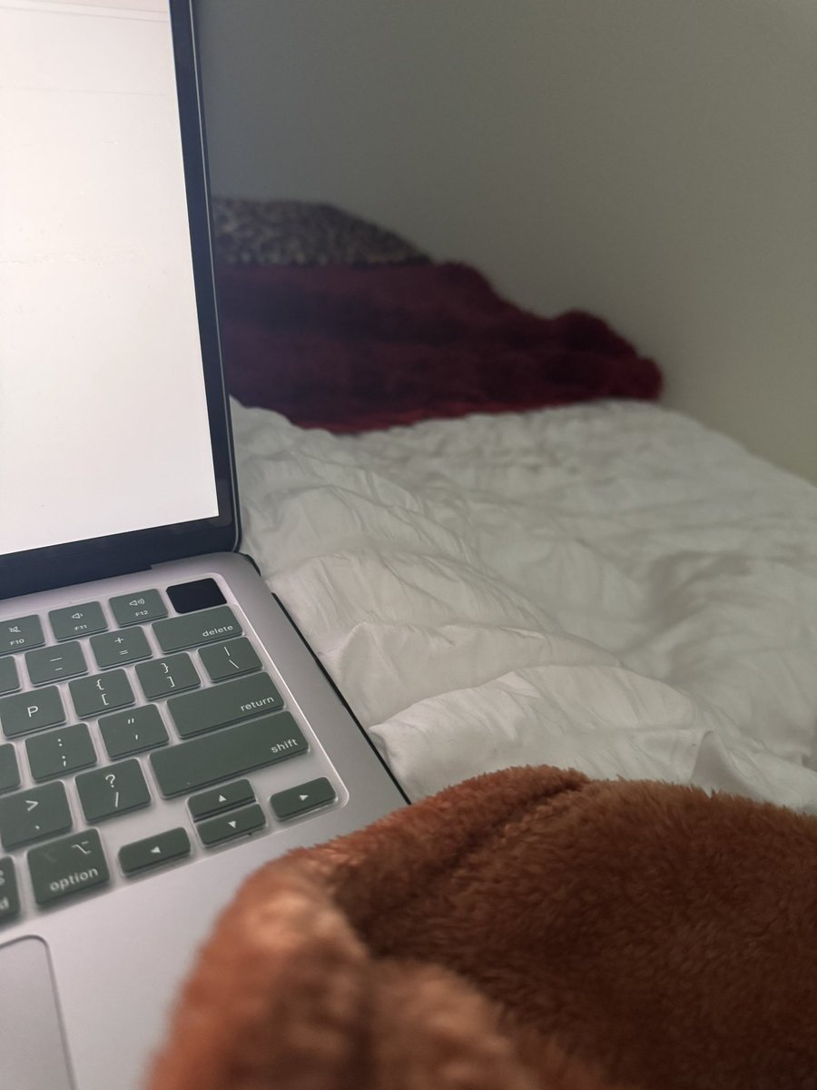 prncessdiam's tweet photo. cozy day in bed was definitely needed https://t.co/NeJ1rAJgWS