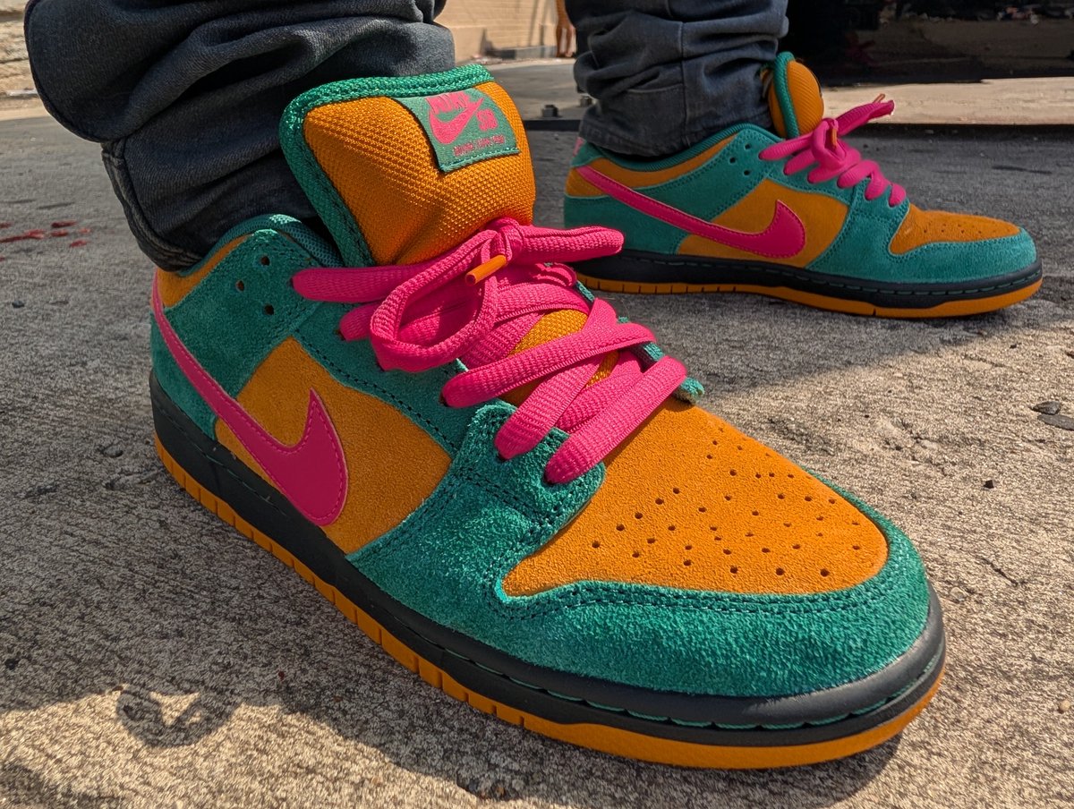 Sn3ak3r_Fr3ak3r's tweet photo. #WDYWT #UnDS Watermelon Lows #YourSneakersAreDope #NikeSB https://t.co/sOphyF1FMo