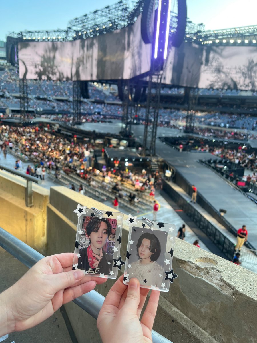 moonlight_agd's tweet photo. mom &amp; I brought matching pcs 💜 https://t.co/alGDbkogbZ