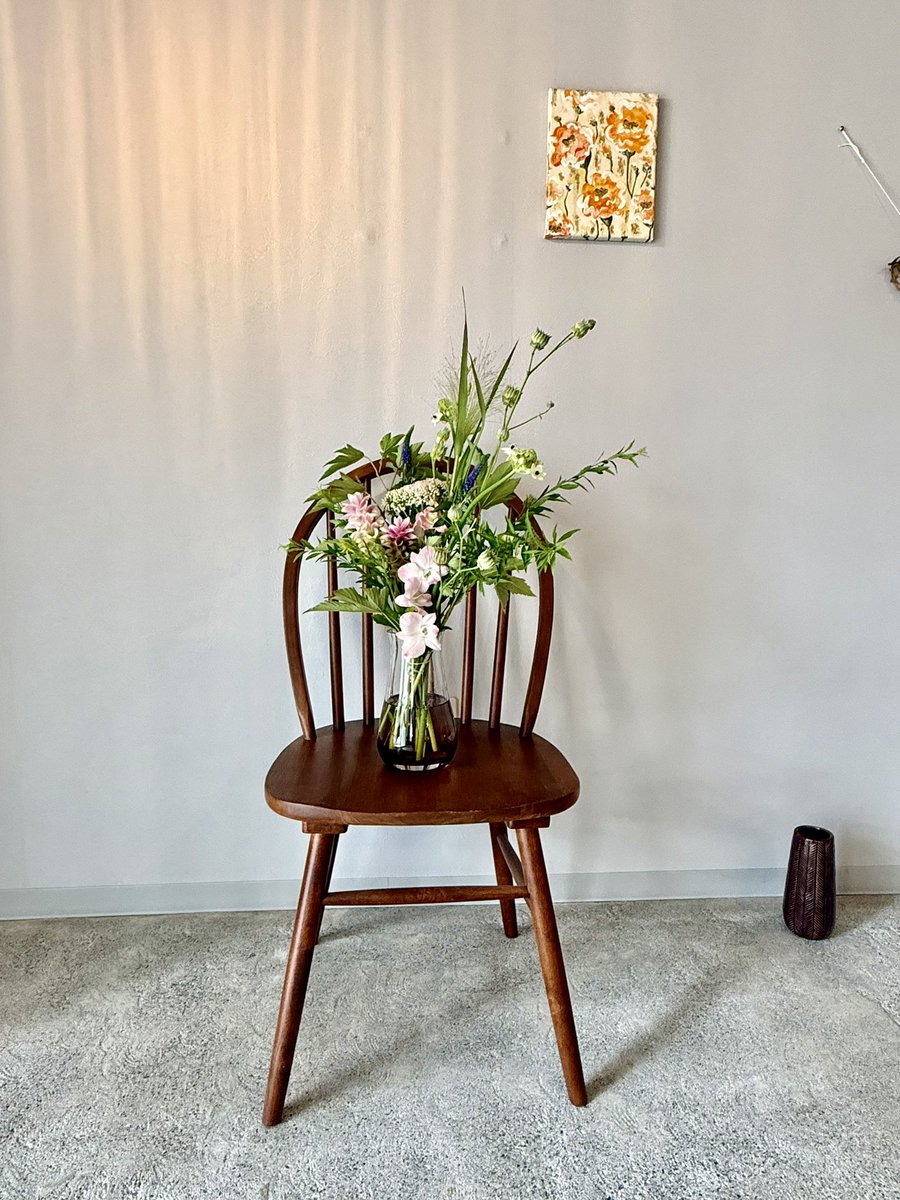 ATARU0908's tweet photo. おはよー
昨日は『花と珈琲』のワークショップへいき自分で花束作ったよ
飾る空間で雰囲気違うね😂 https://t.co/nXpMo9cHt1
