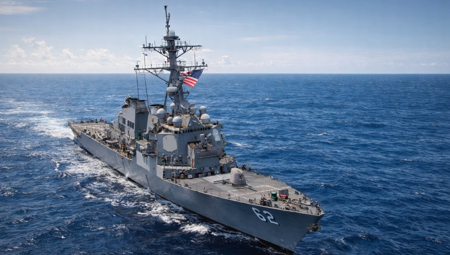 MarioNawfal's tweet photo. 🇮🇷🇴🇲 REPORTS: IRAN LAUNCHES CRUISE MISSILES AT U.S. NAVY VESSELS

Short-range cruise missiles may have been launched toward U.S. Navy vessels operating off Oman in the Arabian Sea, potentially marking Iran’s first direct naval retaliation following the U.S. strike on Larak Island.

Source: GeoP Watch, CIG on TG / Writer: Oliver