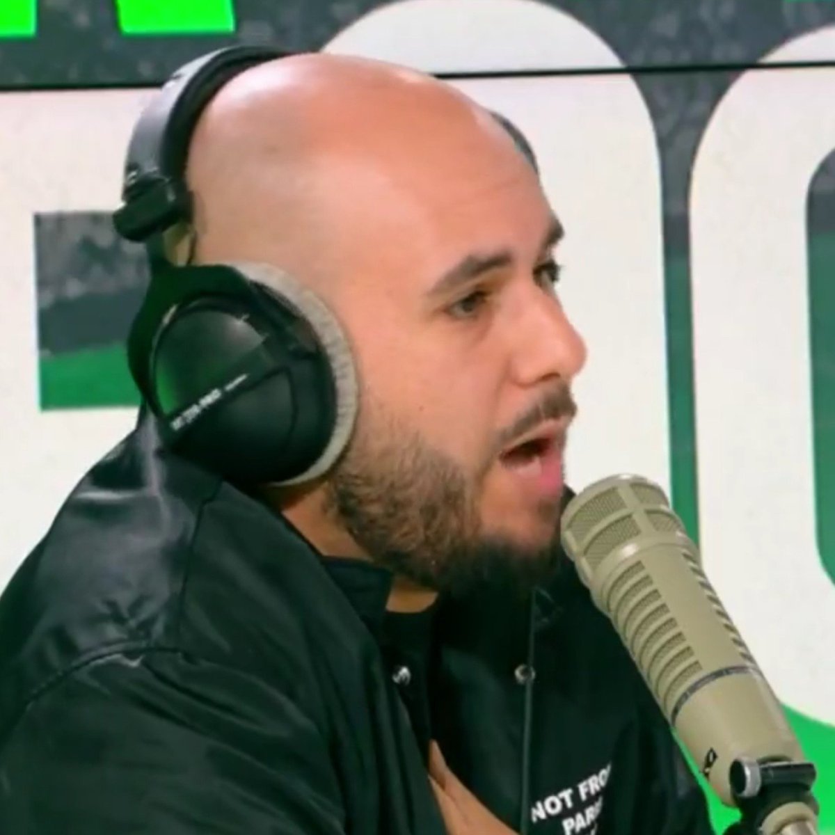 MassiliaZone's tweet photo. Walid Acherchour :

"À un moment donné, le football c'est de l'argent ! 

Camara et Zakaria ont des gros salaires et font le job à Monaco. 

Du côté marseillais, t'as donné des sous à des mecs qui te crèvent à tous les matchs !"

[@AfterRMC] https://t.co/SwhBMKzPR4