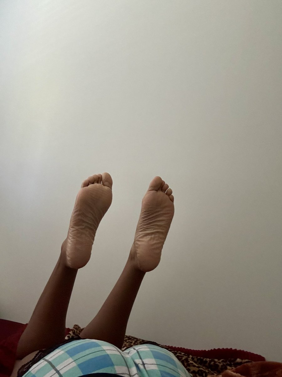 prncessdiam's tweet photo. perfect soles, perfect ass 🙃 https://t.co/xufOqgFGxU