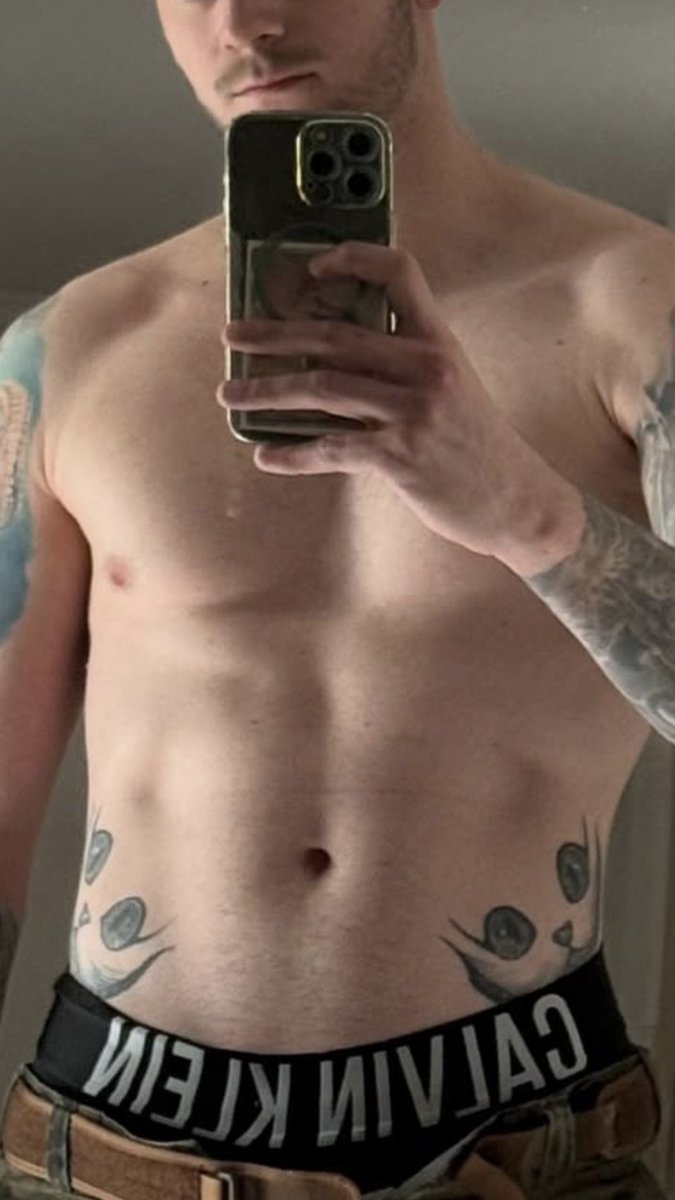justinnavelfuz3's tweet photo. #inniebellybutton and Calvin Kleins. #navel #bellybutton https://t.co/BSX3e9acII