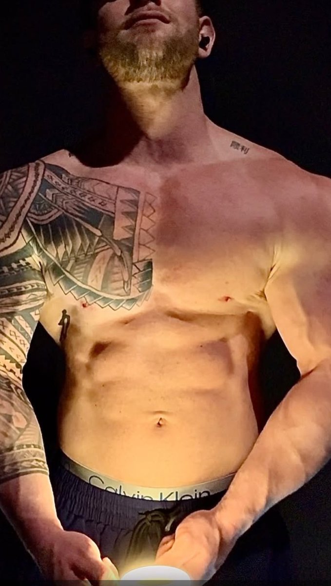 justinnavelfuz3's tweet photo. #inniebellybutton and Calvin Kleins. #navel #bellybutton https://t.co/BSX3e9acII