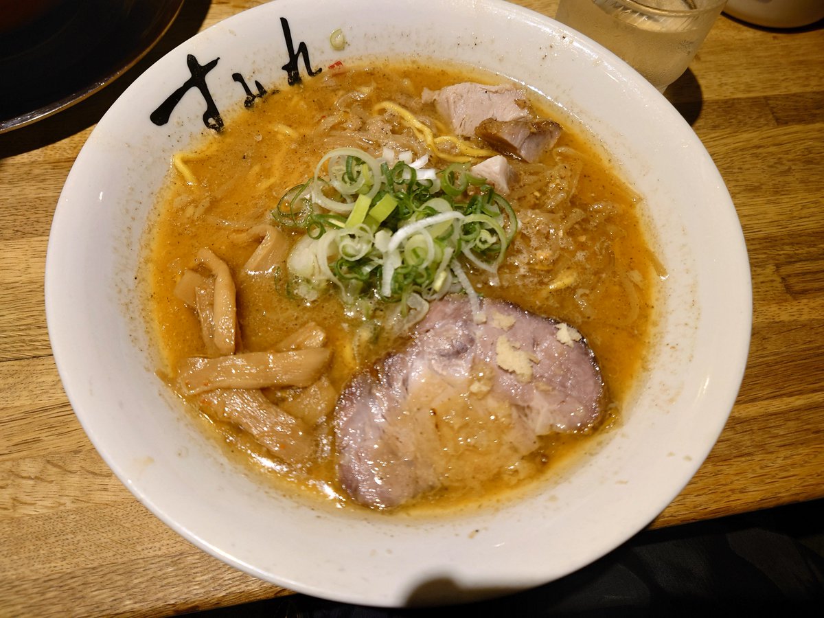 Agate0_0's tweet photo. スープカレーにラーメン😋 https://t.co/TWSAAH0wc9