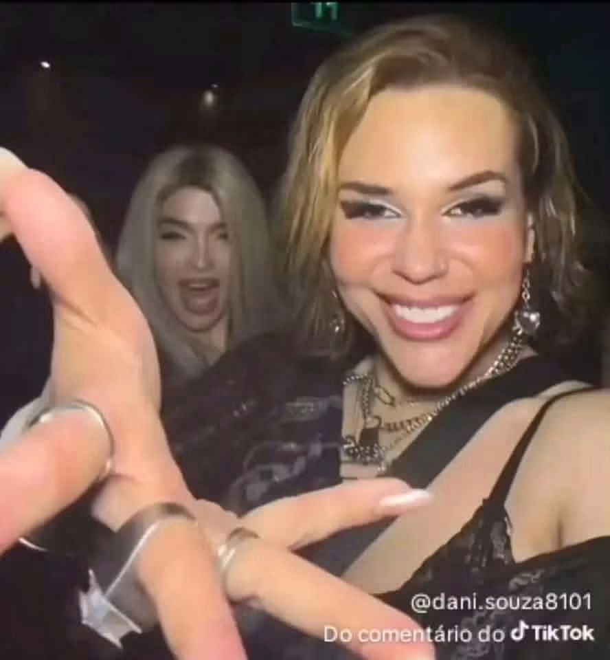 helllfael's tweet photo. @lucas__tano Katy Perry: nenhum pois não eh artista https://t.co/X4Eeg1mMRr