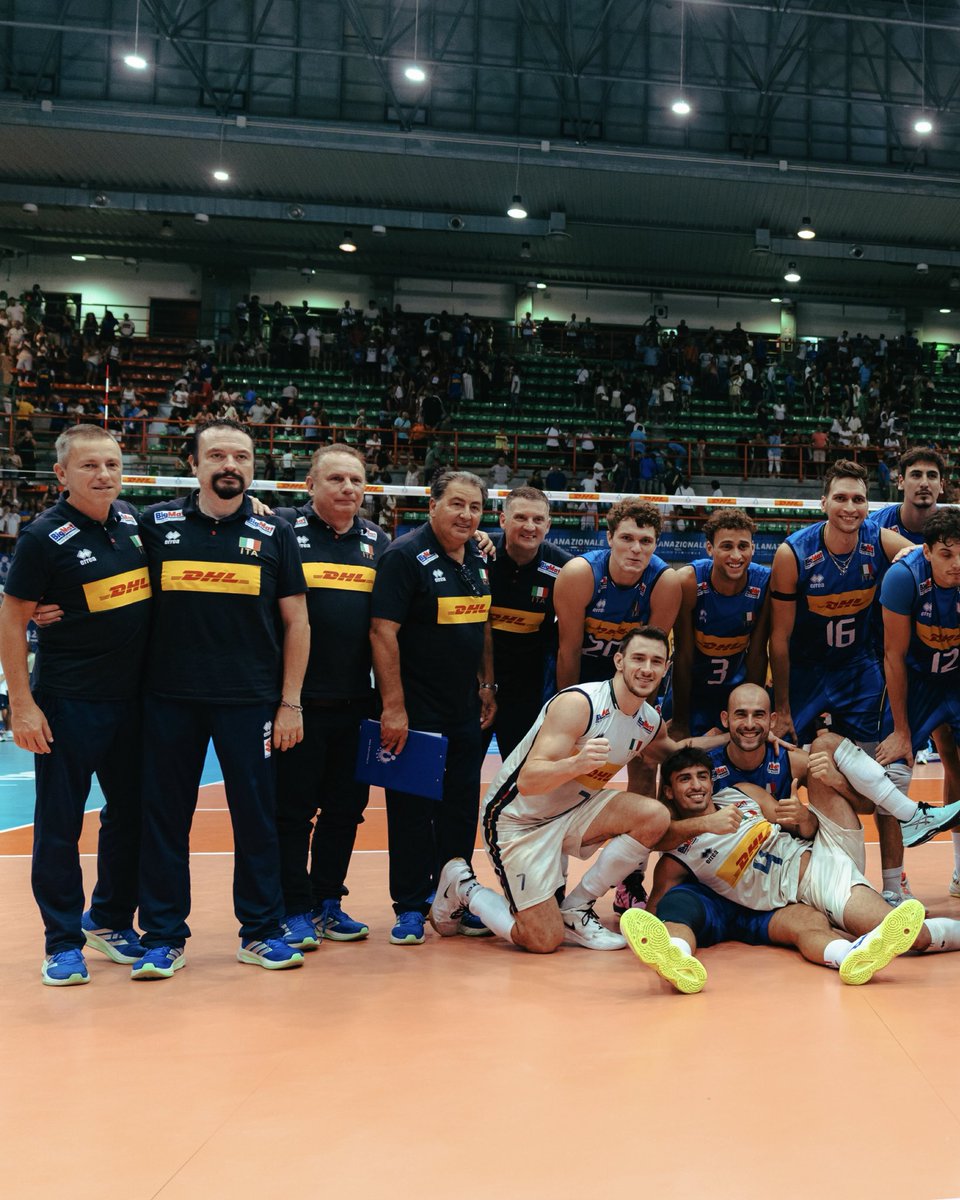 Federvolley's tweet photo. 🇮🇹L’ITALIA SALUTA MESSINA CON UNA VITTORIA!💙

✅ Nella terza e ultima gara della FIPAV Cup Men Elite, gli azzurri di superano il Brasile 🇧🇷 3-1 e chiudono con un successo il torneo 🏐🔥

🚆𝑷𝒓𝒐𝒔𝒔𝒊𝒎𝒂 𝒇𝒆𝒓𝒎𝒂𝒕𝒂: 𝑬𝒖𝒓𝒐𝒑𝒆𝒊!

🔗 https://t.co/OmsIKiQchI

#LaNazionale https://t.co/aaKZes4l6O