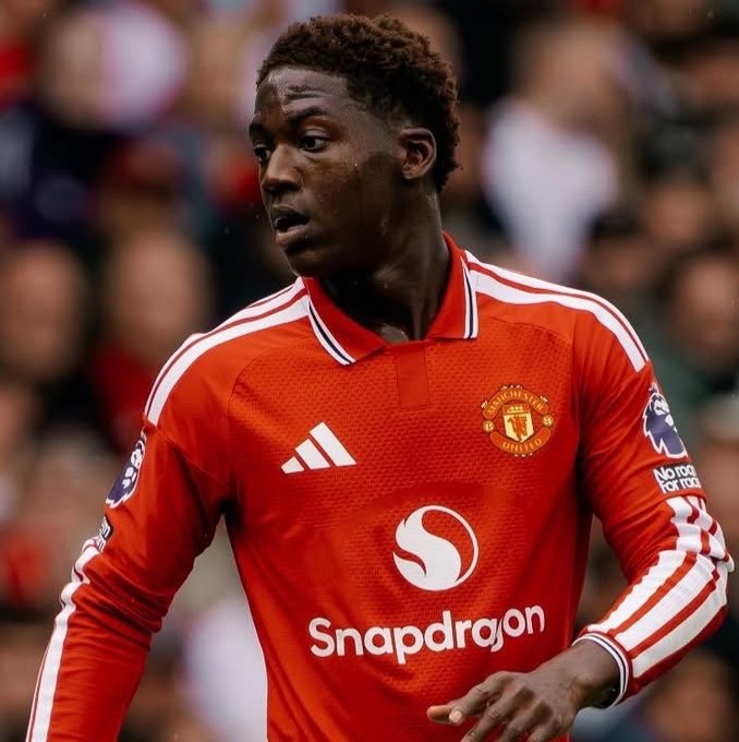 FrankEra_'s tweet photo. 🚨🎙️ | Wayne Rooney on Kobbie Mainoo:

“I thought he was MILES ABOVE everyone today. 

“His decision making, his calmness on the ball, knowing when to inject a few yards of pace to get past a player.

“A breath of fresh air. Absolutely fantastic.” https://t.co/NrIcwXc1rJ