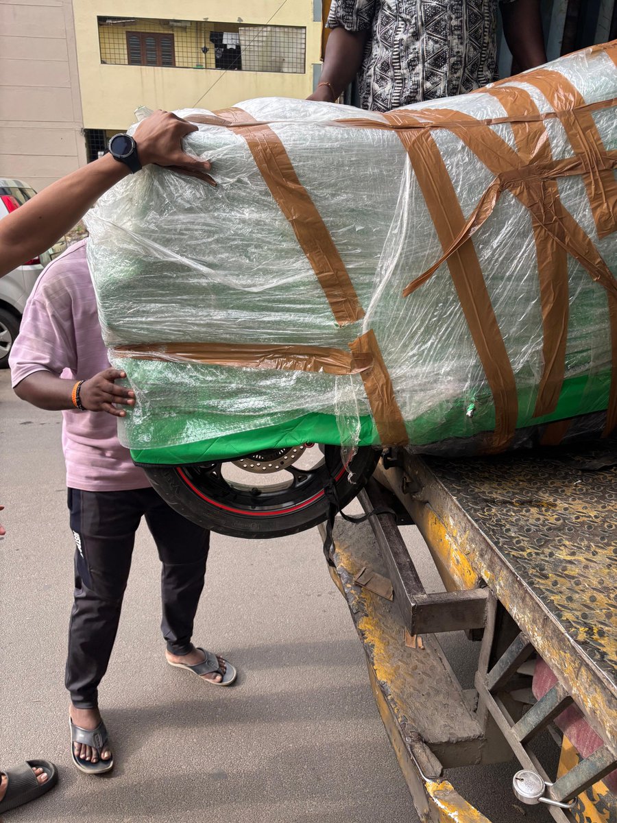 bipsblip's tweet photo. Never trust @Safexpress with a premium motorcycle. Before booking, I explicitly asked if they use a ramp. They promised they do &amp; assured "utmost care." They even used one at the origin hub to load my Triumph. But at delivery? Just 2 guys, a full-size truck, and NO RAMP. https://t.co/vAOkLfcgou