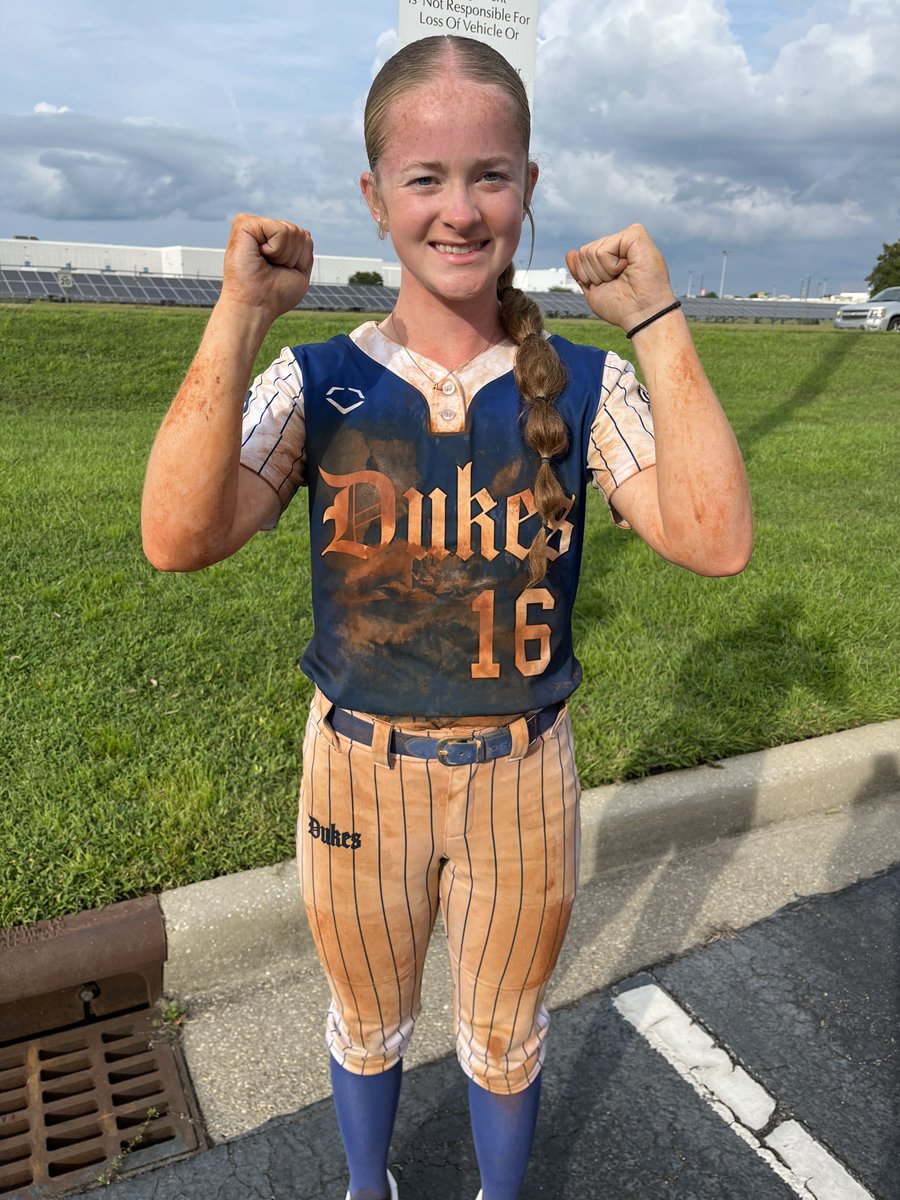 AllieMorris2030's tweet photo. A great teammate is always committed to doing what is best for the team.

Care just as much about helping others succeed as you do about your own success.

Always play the game with every piece of your heart and leave it on the field.

Don't be afraid to get that uniform dirty! https://t.co/06MoBtXLB9
