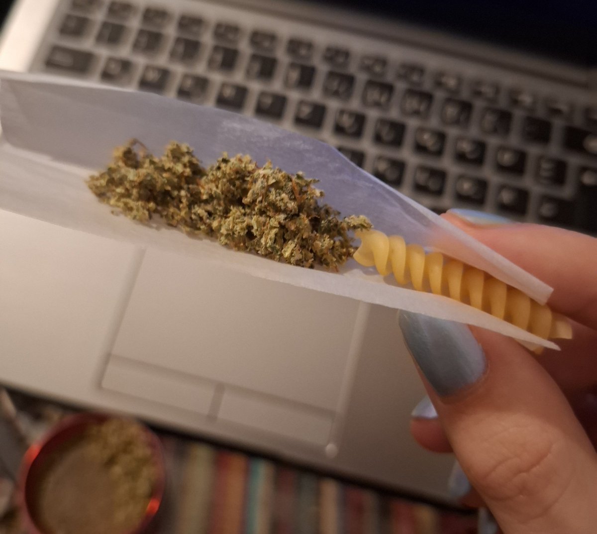 crowcola's tweet photo. @rawkandrolling I tried this it genuinely works i recommend it https://t.co/OdHuY0X8JR