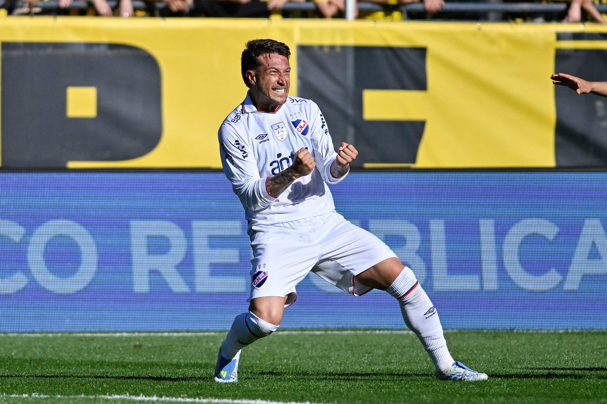 SomosNacional1's tweet photo. “El partido de Maxi Silvera fue impresionante”

“Le agradezco a Jorge Bava por traerme a este gran club. Él me pidió y gracias a Jorge estoy acá. Nunca dudé en venir y soy muy feliz acá”.

“De parte de todo el grupo le agradecemos a la hinchada. El banderazo fue increíble y el apoyo que nos dan a pesar del momento es impresionante”.

“Tengo pocas palabras pero estoy muy feliz. Se lo merece este grupo y se lo merece la hinchada que a pesar del momento en el que estamos nunca dejó de apoyarnos”.

“Lo necesitábamos, era el partido del año para nosotros. Es ganar en casa del clásico rival, ahora tenemos que poner los pies sobre la tierra y pensar en lo que viene”.

“Fue un recurso del momento, me salió muy natural. Gracias a Dios se dio ese gol tan bonito que va a quedar en la historia”.

Francisco Calvo.