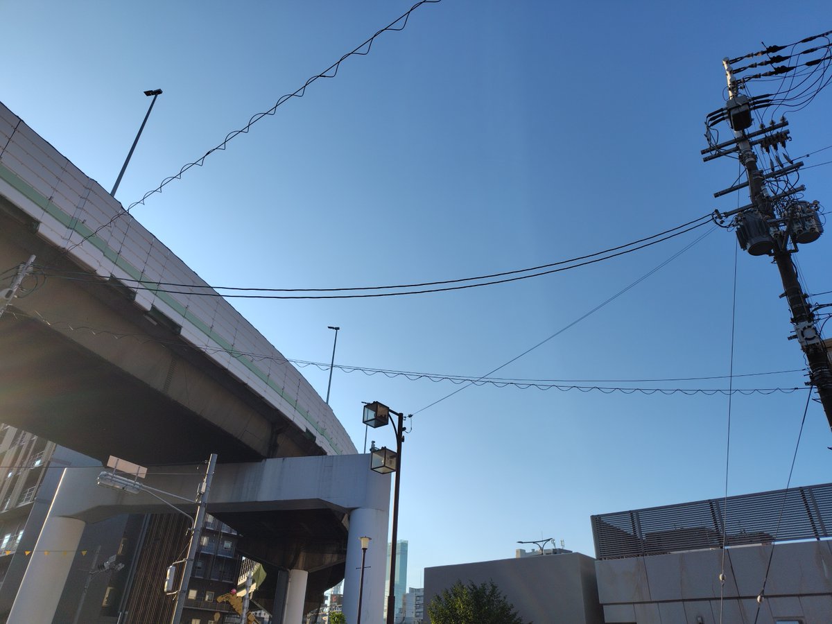 ODAkizuten's tweet photo. おはようございます☀️
木津市場の業務用スーパー、オーディエーです。

今日は #野菜の日
野菜と言えばサラダ。
サラダと言えばドレッシング。
と言うことで1Lの業務用ドレッシングを😆📸

#企業公式が毎朝地元の天気を言い合う https://t.co/j6JzJBUoA2
