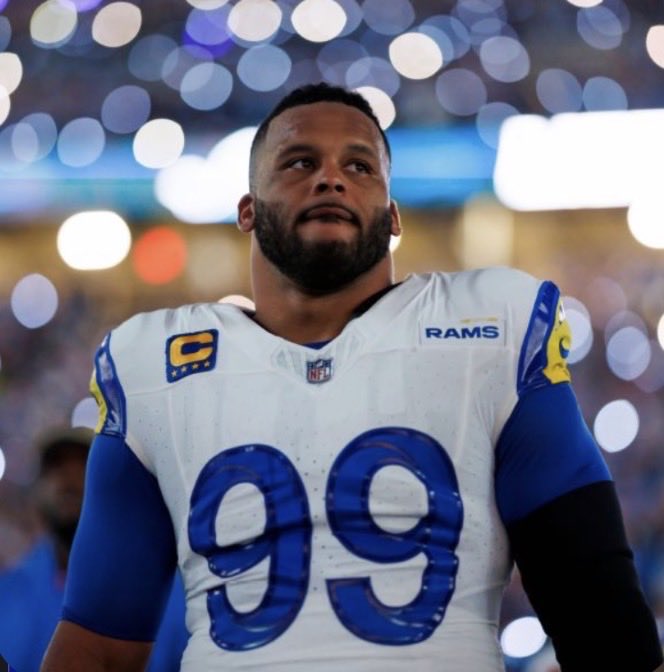 DezMan8112's tweet photo. Wow, the league is cooked Aaron Donald is coming out of retirement at the age of 35, his contract is a one year 20 million contract worth up to 30 million. Wow, just wow. https://t.co/P0XyTCIy4D