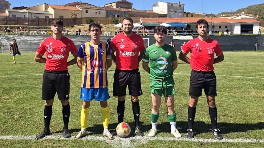 ARBNavalmoral's tweet photo. CF Imperial Cuacos de Yuste VS CD Villa de Cañaveral, Amistoso 
Árbitro: Andrés David Barroso González
Asistente 1: Darío Castañares Muñoz
Asistente 2: David Durán Padilla https://t.co/nYOjFI7pTM