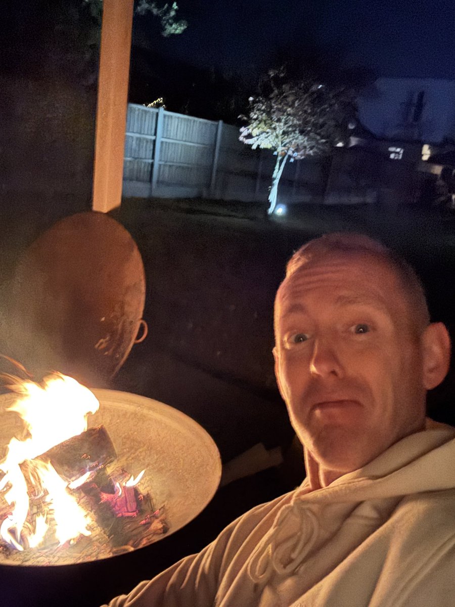 sampeoples_'s tweet photo. United score 5, Bruno hat trick, 3 points, a fire pit and a bank holiday Sunday. A good day today. https://t.co/BoP6pwDQk4