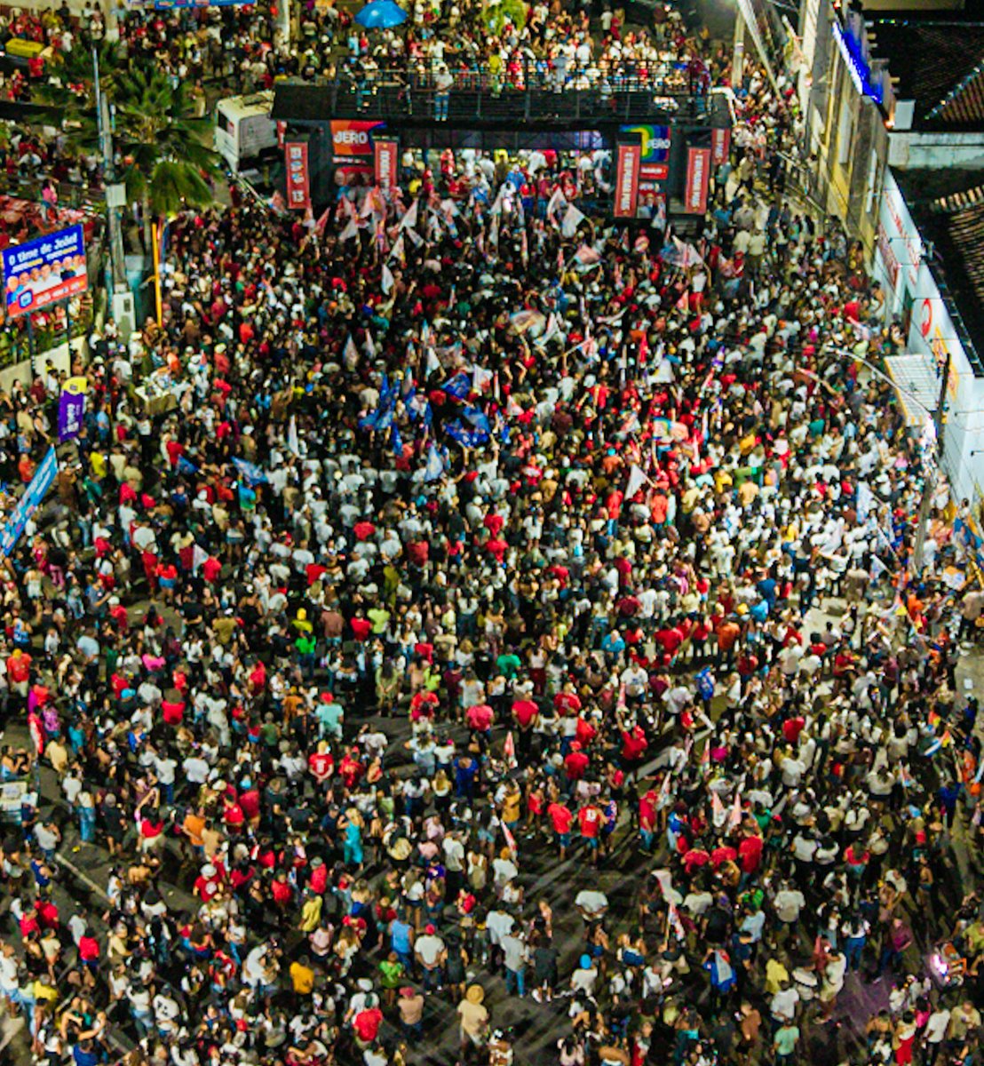 Jeronimoba13's tweet photo. Mar de gente no comício do Time de Lula em Itaberaba! ⭐️♥️ Tá lindo de ver! https://t.co/MsD70SlBUV