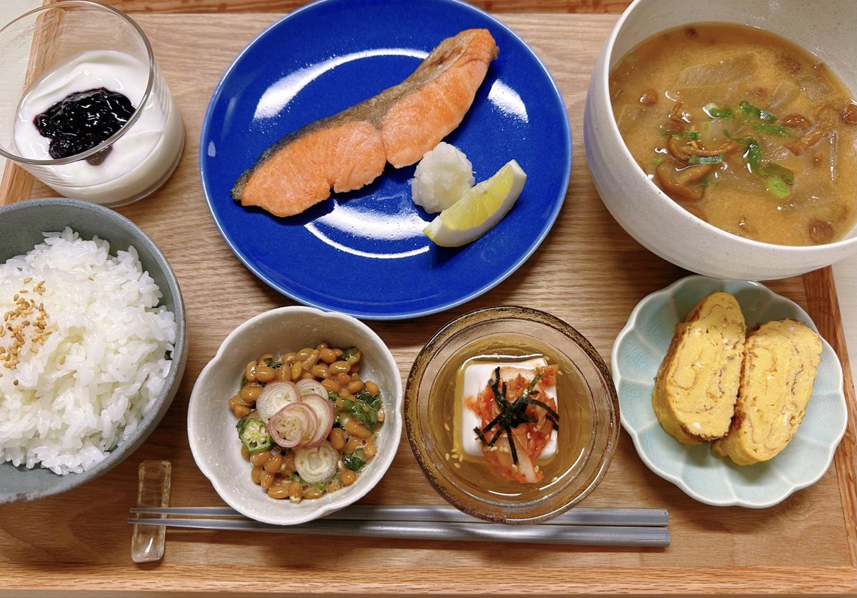gourmetyaming's tweet photo. 朝ごはん！
冬瓜のお味噌汁美味しかった

#朝ごはん　#おうちごはん
#やみんごはん https://t.co/kc5Y6niKve