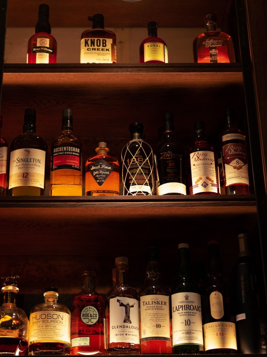 LQ_Bardstown's tweet photo. Visit the #OscarGetzMuseum in the #BourbonCapitaloftheWorld! Located in historic Spalding Hall, this free museum showcases American whiskey heritage from pre-Colonial times to the modern bourbon era. Explore rare bottles, artifacts, and more! 🥃 https://t.co/C9YWLTdG5X https://t.co/kF4ig4drAc
