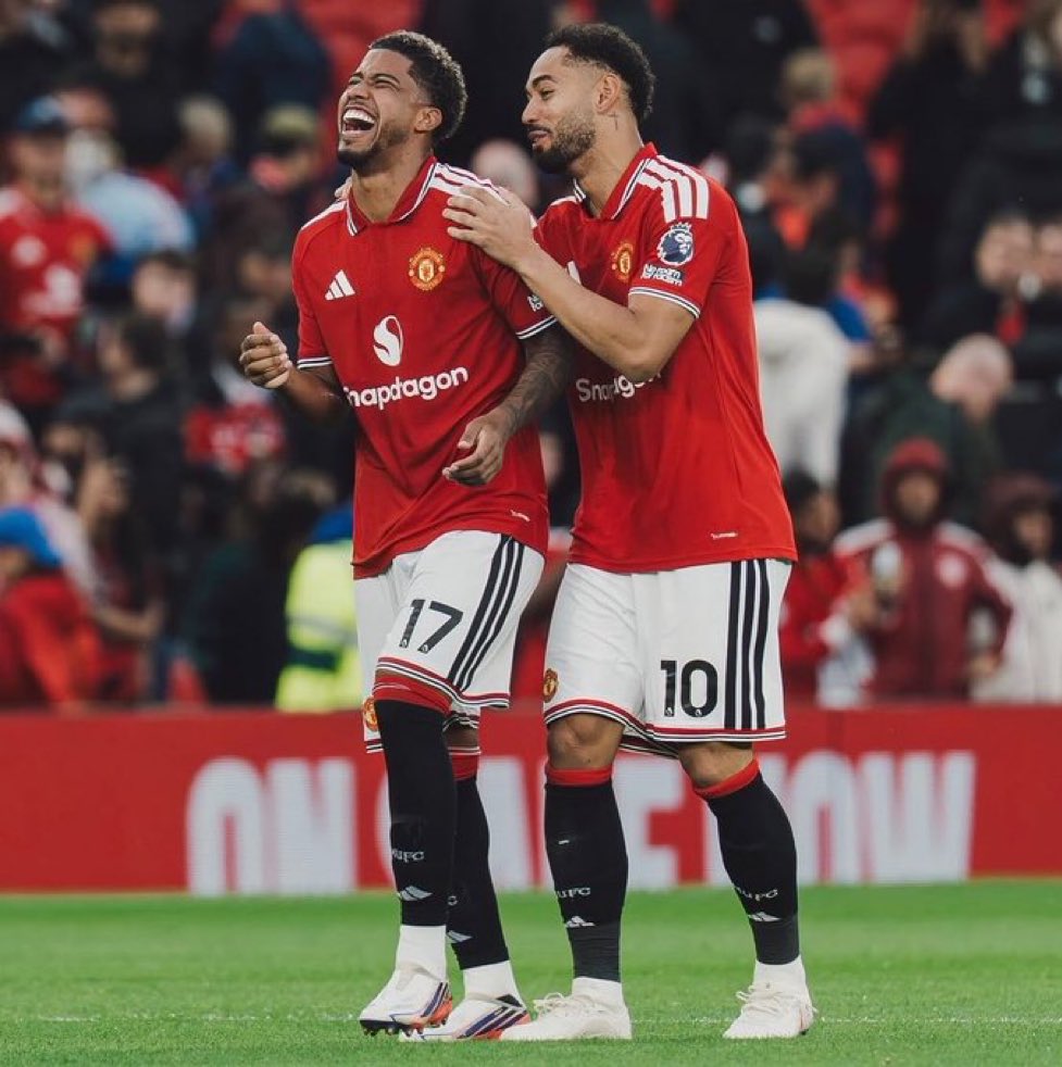 dahyour_utd's tweet photo. Cunha &amp; Santos 🔥⚽️

Brazilian ballers 

#cunha #mufc #manchesterunites #jogabonito https://t.co/ZsEANdhnLa