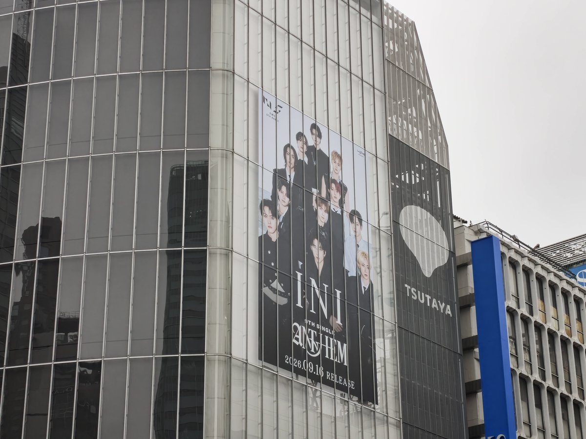 adbrex_'s tweet photo. 渋谷駅前で遭遇、INIの9thシングル「ANTHEM（アンセム）」の広告。
駅前で大型2面展開、それぞれ異なるビジュアルに。
#INI #ANTHEM
#INI_YKWTD #INI_ANTHEM https://t.co/wSf8pHiWAJ