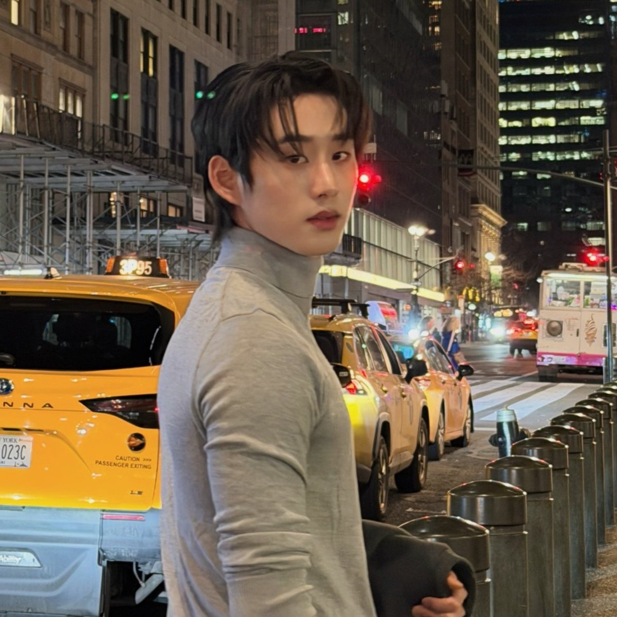 estpassiva's tweet photo. #WilliamEst au

▸ Desde sempre, William jurou ser hétero, mas bastou a chegada de Est para inundar sua mente de dúvidas sobre sua sexualidade. O que começou com uma amizade se tornou algo muito mais complexo e difícil para William entender e aceitar. https://t.co/LJQp8ONJ7h