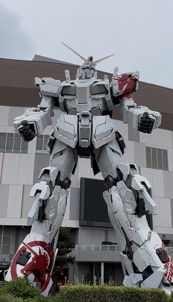 ShonanPai's tweet photo. ユニコーンガンダム立像、最後の通電の儀。 https://t.co/8tkLDWUZsi