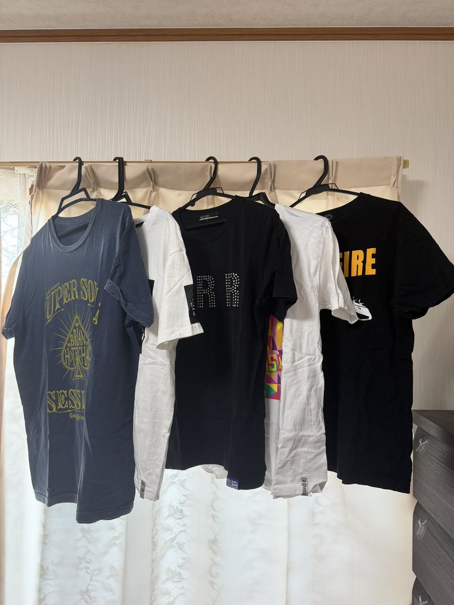 womplex's tweet photo. おはようございます。
今週も頑張りましょう。
今週の仕事着。
#布袋寅泰
#HOTEI https://t.co/eDI2priVgv