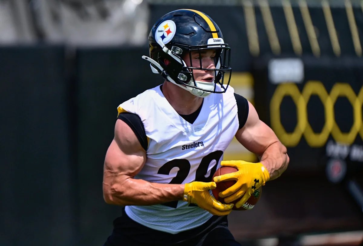 CarneyMedia's tweet photo. Love stories like this:

The #Steelers are keeping Eli Heidenreich on their 53 man roster. The 7th round pick scored his first NFL touchdown in Pittsburgh’s last preseason game & the dynamic RB will try to carve out a role within the offense (maybe in some gadget type plays out wide, in motion, etc.) 

The hometown kid stays in the Burgh.