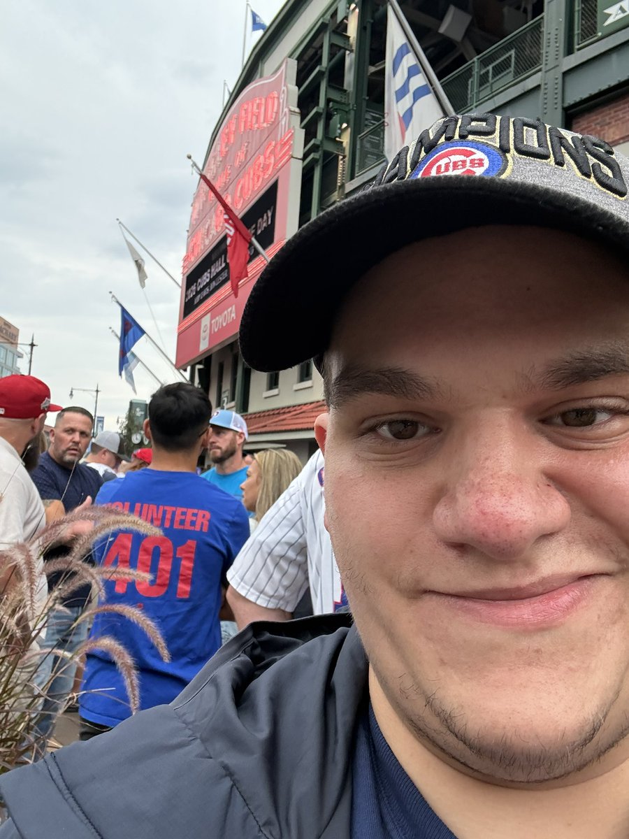 BitBPYT's tweet photo. Pics and view from my seat for Sunday night baseball reds cubs. Anyone else here? https://t.co/8KCkuOKJLn