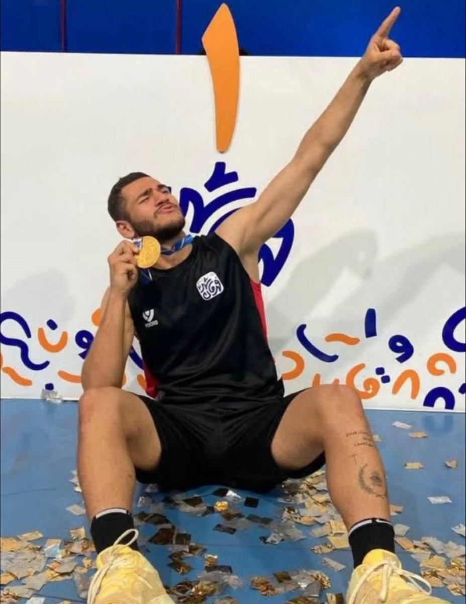 Ahmad19101404's tweet photo. داداشی پاشو...
پاشو ببین نابودی جمهوری اسلامی نزدیکه
همون فردایی که برای دیدنش، خودت نیستی😭
برای برادرم #احمد_خسروانی https://t.co/6sivN3R4AN