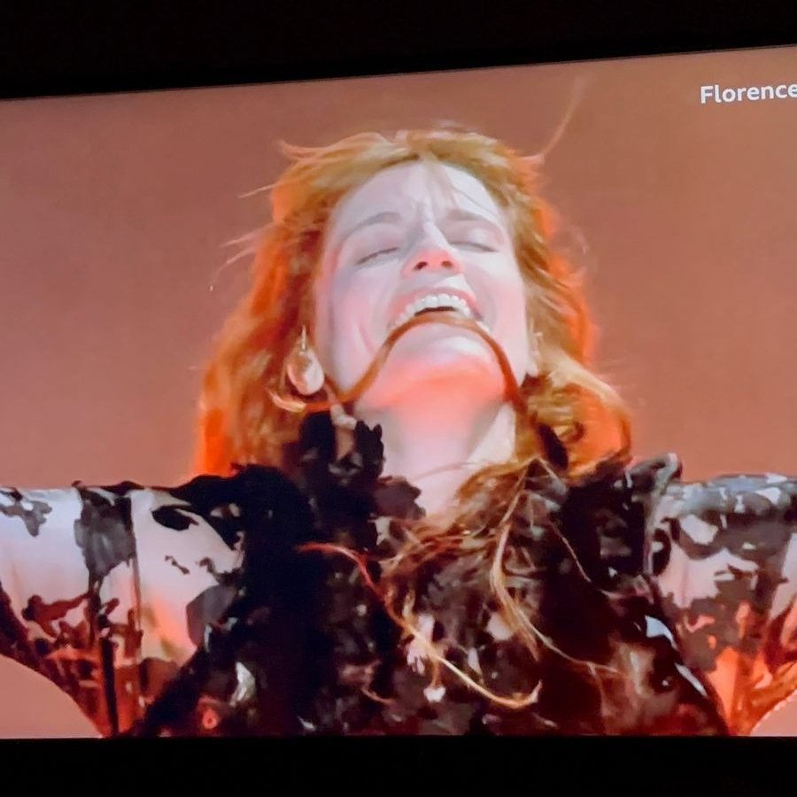 ceeremonials's tweet photo. gente hoje eu FUI ver o no show da florence ao vivo, vejam as fotos que tirei!!! https://t.co/KGmGYjNhXP