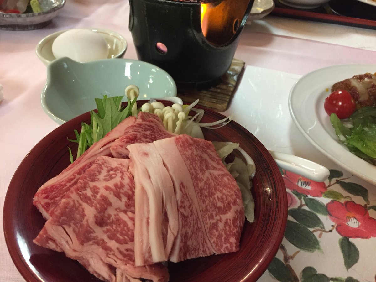 winteroptix's tweet photo. ホテル立山は今日で営業を終了。54年のに幕を下ろす。ホテ立は３回泊まったことがあって、2011年、2016年、2019年。 11月は結構安く泊まれることが多くて小屋閉め後の宿泊に重宝してた。食事も素晴らしくてなによりあの環境の中で快適に泊まれるの有難かった。今後、星野でどう変わるのだろうか.. https://t.co/lMC69rPkiA