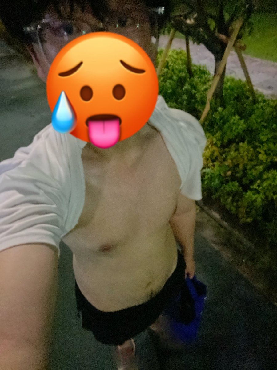 CassieHowagyd3's tweet photo. 光着上半身暴走&amp;公厕暴露 https://t.co/97O0mHMBby