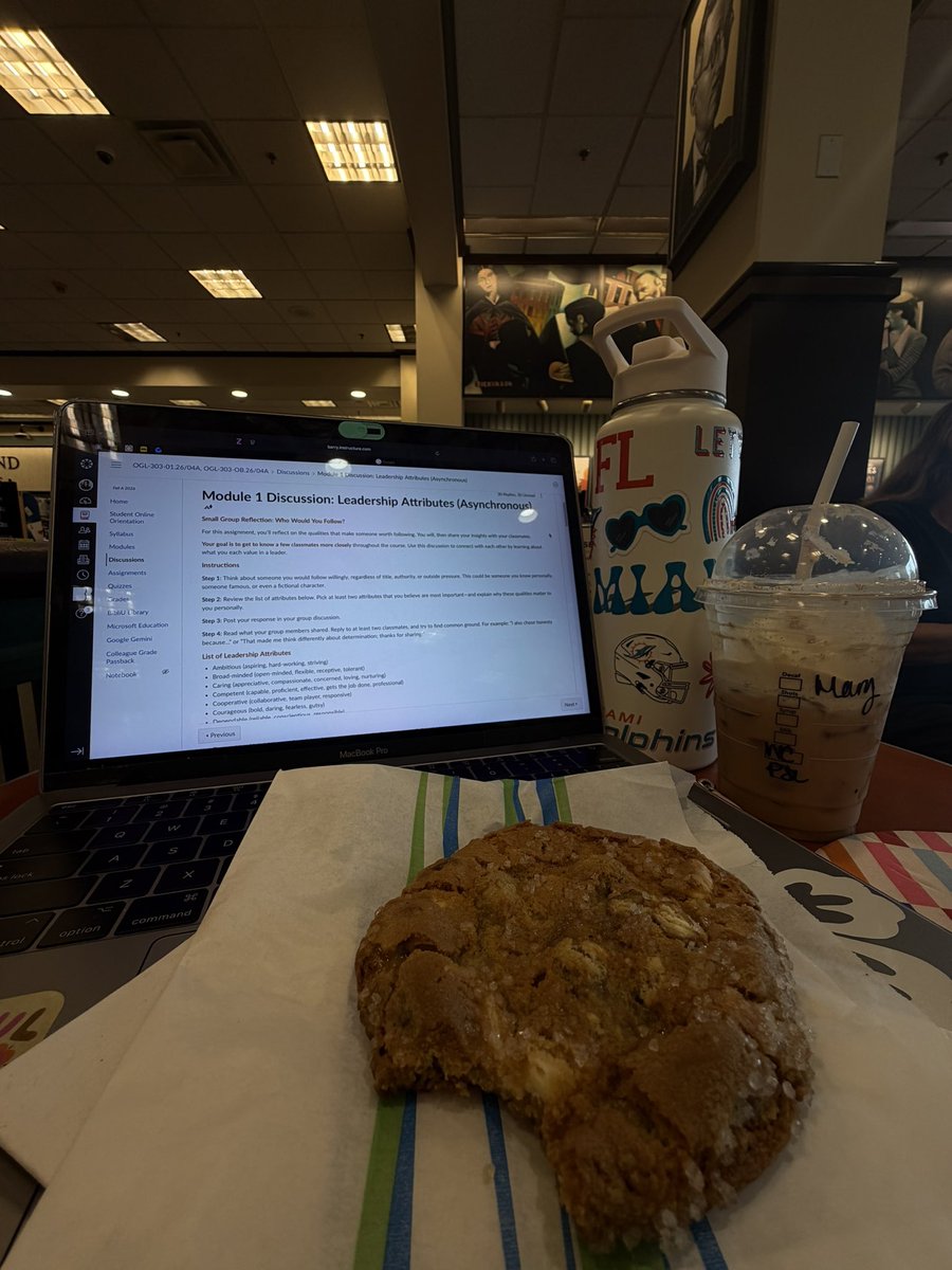 breadgenie89's tweet photo. Beach day canceled due to academic suffering… at least fall drinks are back ☕️ https://t.co/lzMGWSlLYw