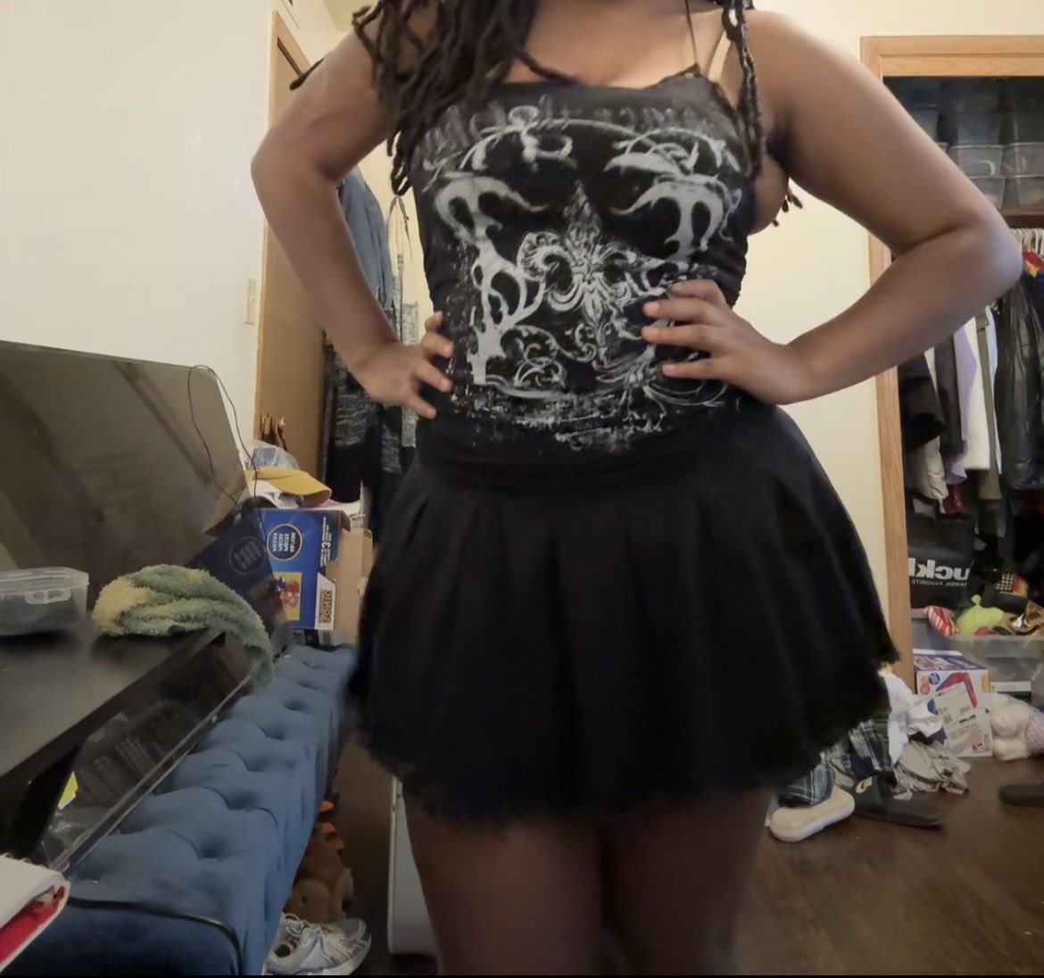 edzomb_alexa's tweet photo. This combo is so cute ignore my messy background https://t.co/OMvYUVz47Q