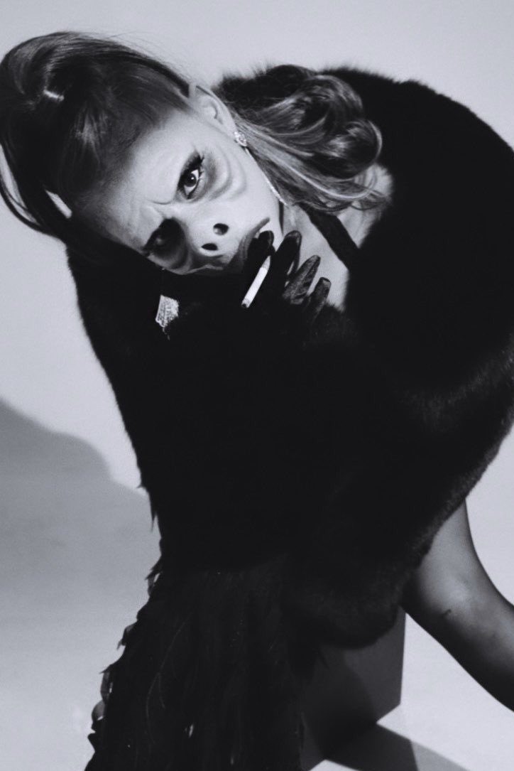 hungianagrande's tweet photo. while yall yap about ari’s ponytail, i’m just wondering when we’re getting another ariween serve cus i miss her BAD https://t.co/6Xak28e8ha