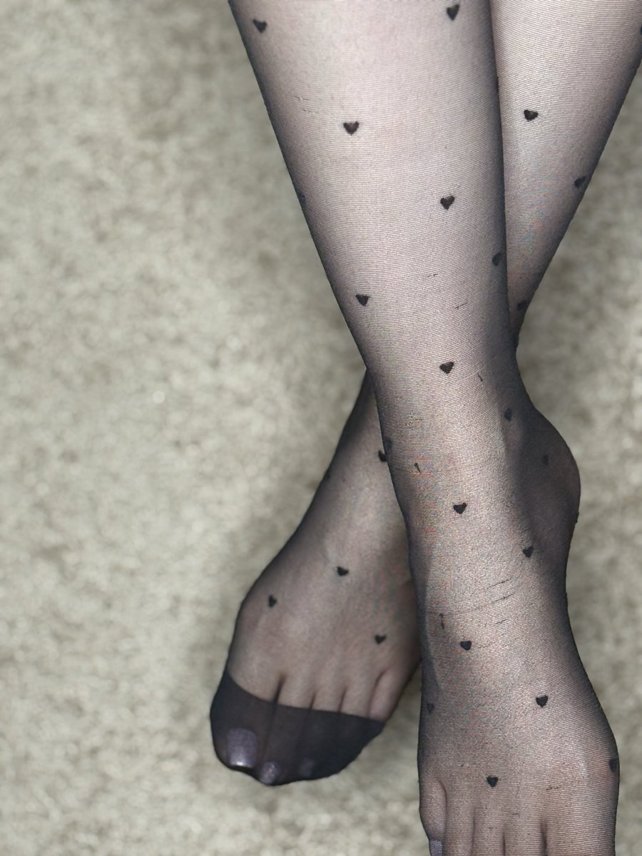 TippiToeBeanz48's tweet photo. Hearts at Your Feet 🖤

A little sweet, a little tempting 🖤👣 These hearts are waiting for some attention… think you can handle them? 
#feet #feetfetish #funwithfeet #feetworshi̇p #feetonly #newfeetseller https://t.co/vhepNqCBOH
