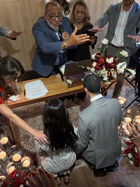 AloAlo_Bahia's tweet photo. Filho de Caetano, Zeca Veloso se casa em cerimônia intimista no Rio de Janeiro; veja fotos

https://t.co/2N8d3Di8Sy https://t.co/7oZvH0kXKO