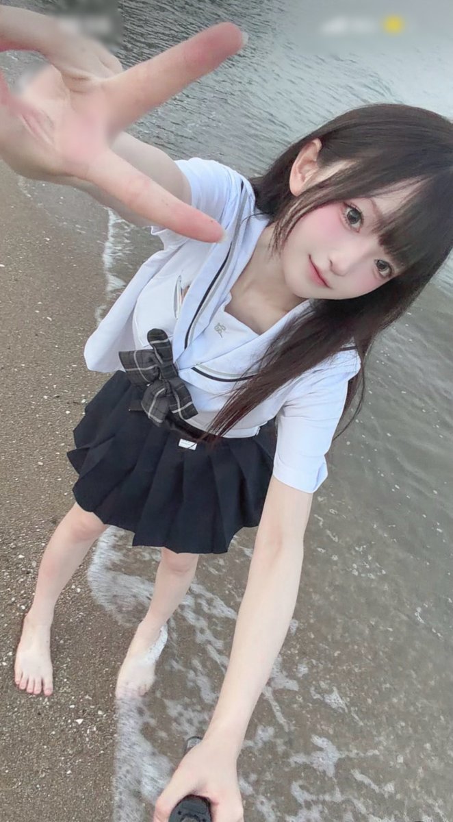 mapoyo_221's tweet photo. おはようー！☀️
なんだかバズっているので自己紹介兼宣伝をさせてください！🎀
高校3年生の148cmなコスプレイヤーです！！レイヤー5年目です😸原神、アニメ、VTuberさんが好きです！よく制服で撮影をしています！良ければ名前だけでも知ってくださると嬉しいです😽🎶 https://t.co/MzsJQgJ1KS