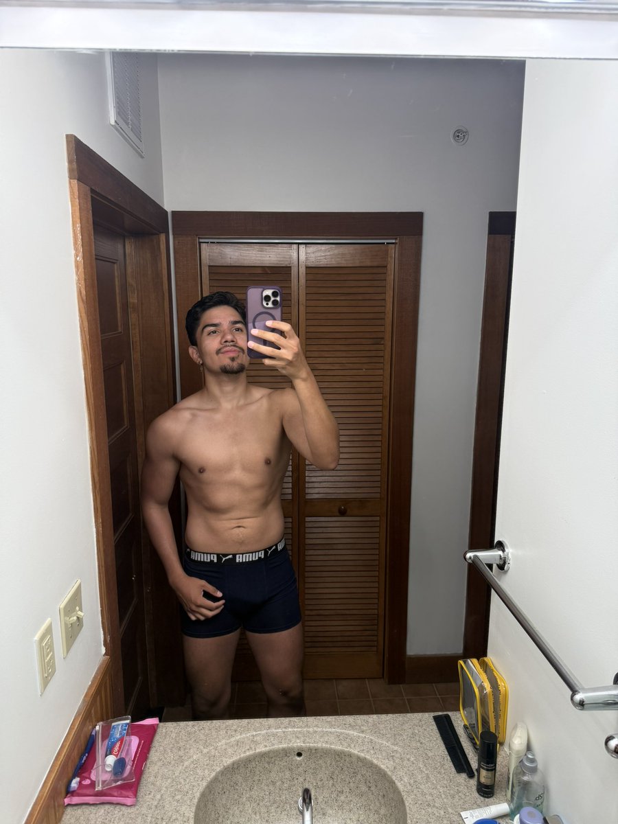 lerochelle95's tweet photo. Hope everyone had a great Sunday! 

Instagram: https://t.co/y8dERntx1o 

#gaymen #mexicanboy #pielmorena https://t.co/orB7dtrLfN