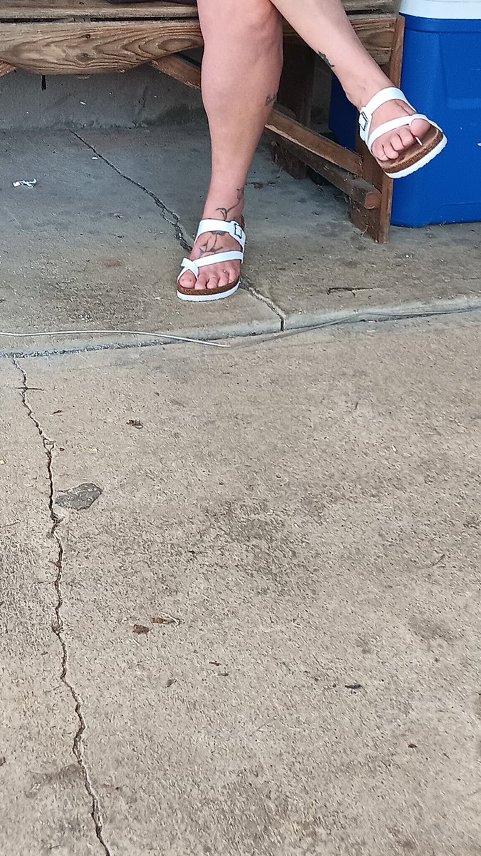 big_guy4_u's tweet photo. 🎵🎵 God shes good looking... I love to cum on her feet 🎵🎵🎵 or whatever The Beatles said 😆😆 https://t.co/0Qwti4qR2v